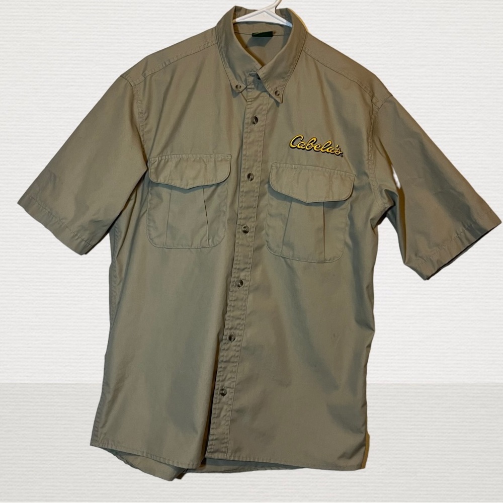 Cabela's Short Sleeve Button Down Shirt (Men’s Medium)